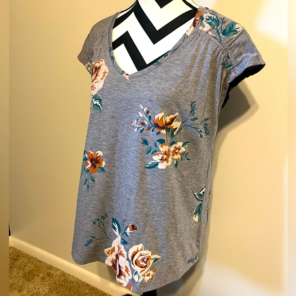 Heather Gray Floral V-Neck Tee Size L